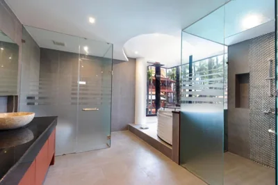 Grand Royal Suite mit Poolblick und Whirlpool — Royal Phawadee Village Patong - 2 Minutes walk to the beach