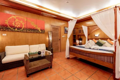 Villa mit Gartenblick und Whirlpool — Royal Phawadee Village Patong - 2 Minutes walk to the beach
